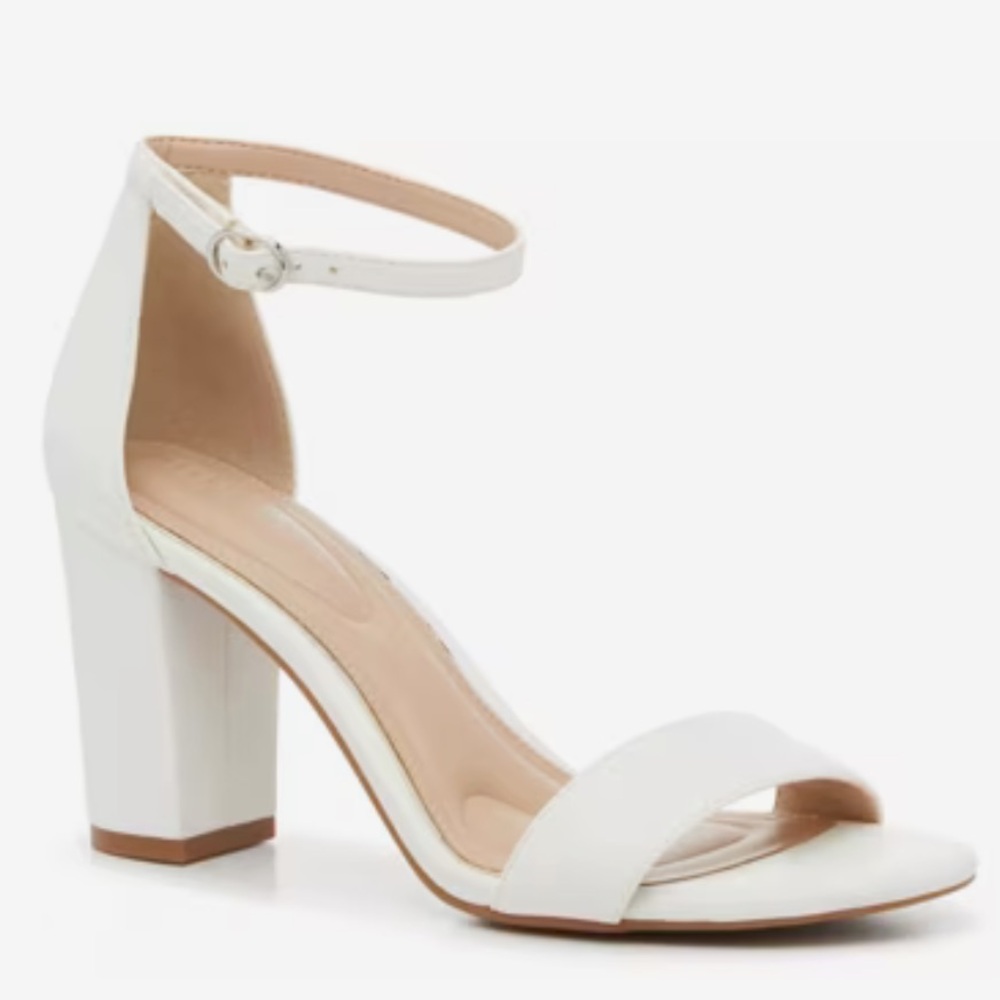 NWOT Kelly & Katie Hailee Sandal | White Block Heel